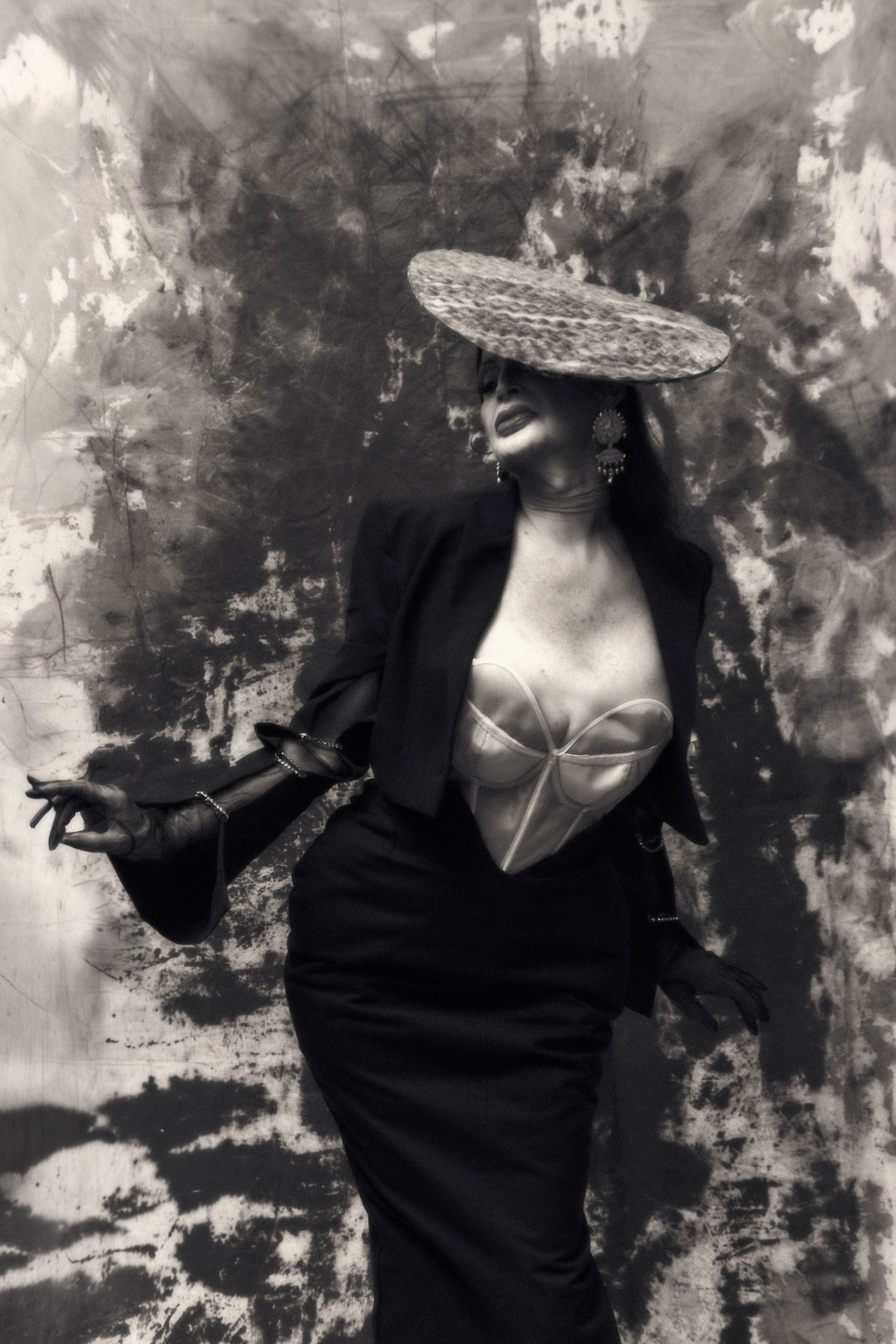 Alejandra La Bogue protagoniza la portada Pride JULIO Issue 2026 de CRXSS Magazine — 18